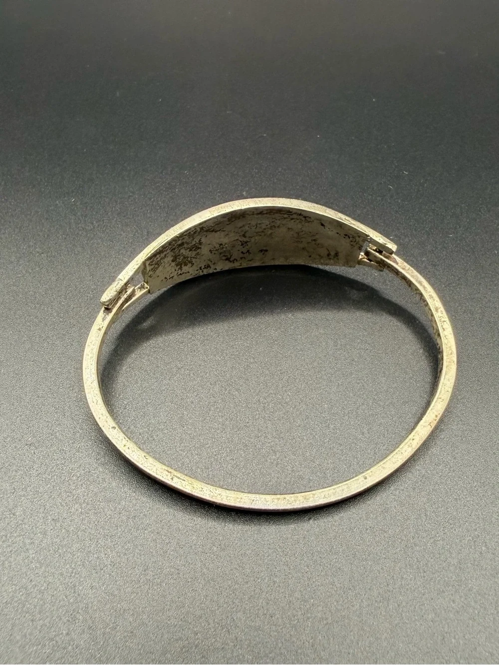 Vintage Alpaca Mexico Silver Tone Red Multi Shell Abalone Hinged Bangle Bracelet